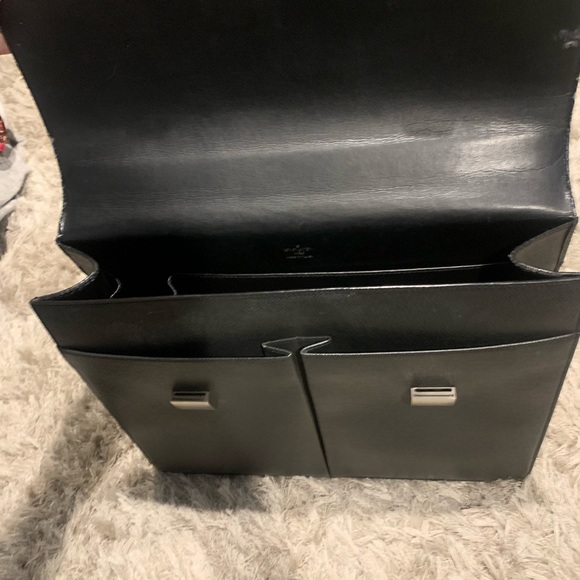 Louis Vuitton -Gorgeous! 2 front pockets, 1 large back, roomy interior. - Picture 7 of 8